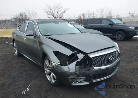 2015 Infiniti Q70L 3.7X z USA, uszkodzony, nr VIN JN1BY1PR0FM830672